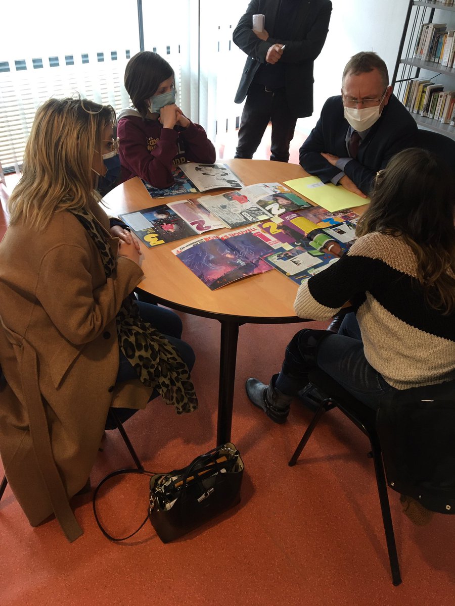 HuartJean's tweet photo. A l’occasion de la sem de la presse et des médias #SPME je me suis rendu avec @AtissarHibour au lycée pro Zola de Bar-le-Duc
J’ai rencontré ds 2nd pro et ai pu longmt échanger avec des élèves d’#UlisPro avec lesquels les équipes font un travail formidable sur ce thème essentiel! https://t.co/PBd8G8uRjF