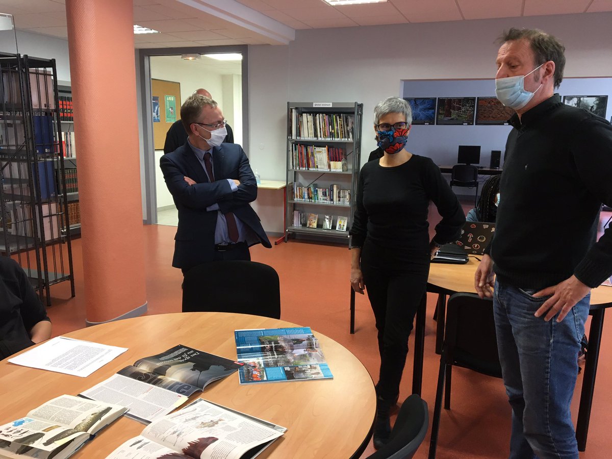 HuartJean's tweet photo. A l’occasion de la sem de la presse et des médias #SPME je me suis rendu avec @AtissarHibour au lycée pro Zola de Bar-le-Duc
J’ai rencontré ds 2nd pro et ai pu longmt échanger avec des élèves d’#UlisPro avec lesquels les équipes font un travail formidable sur ce thème essentiel! https://t.co/PBd8G8uRjF