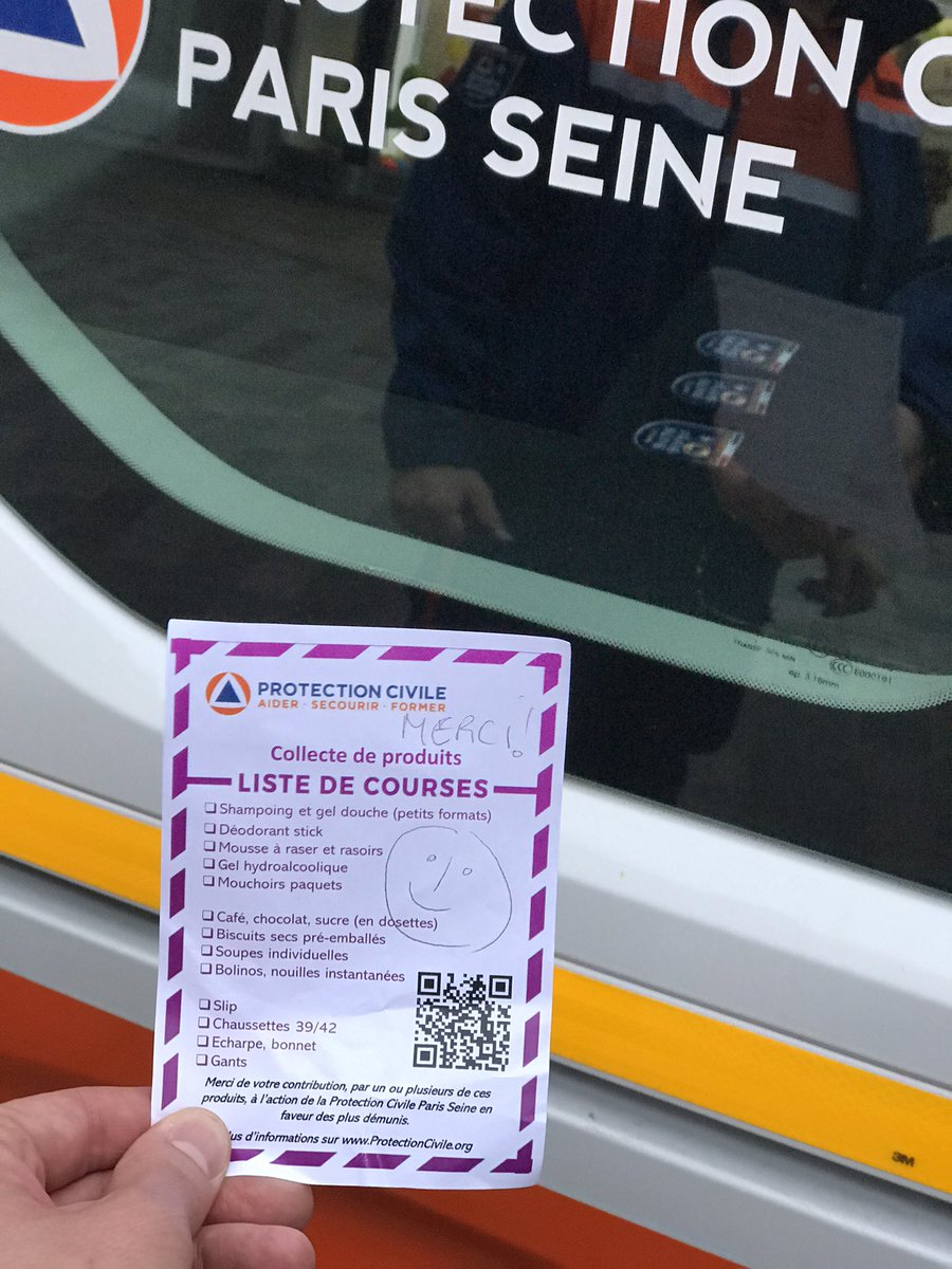 PCParis16's tweet photo. Merci aux habitants de #Paris16 et clients des magasins #Monoprix de la rue de Passy pour leur générosité ! #Solidarité https://t.co/MtWbCvL5Y0