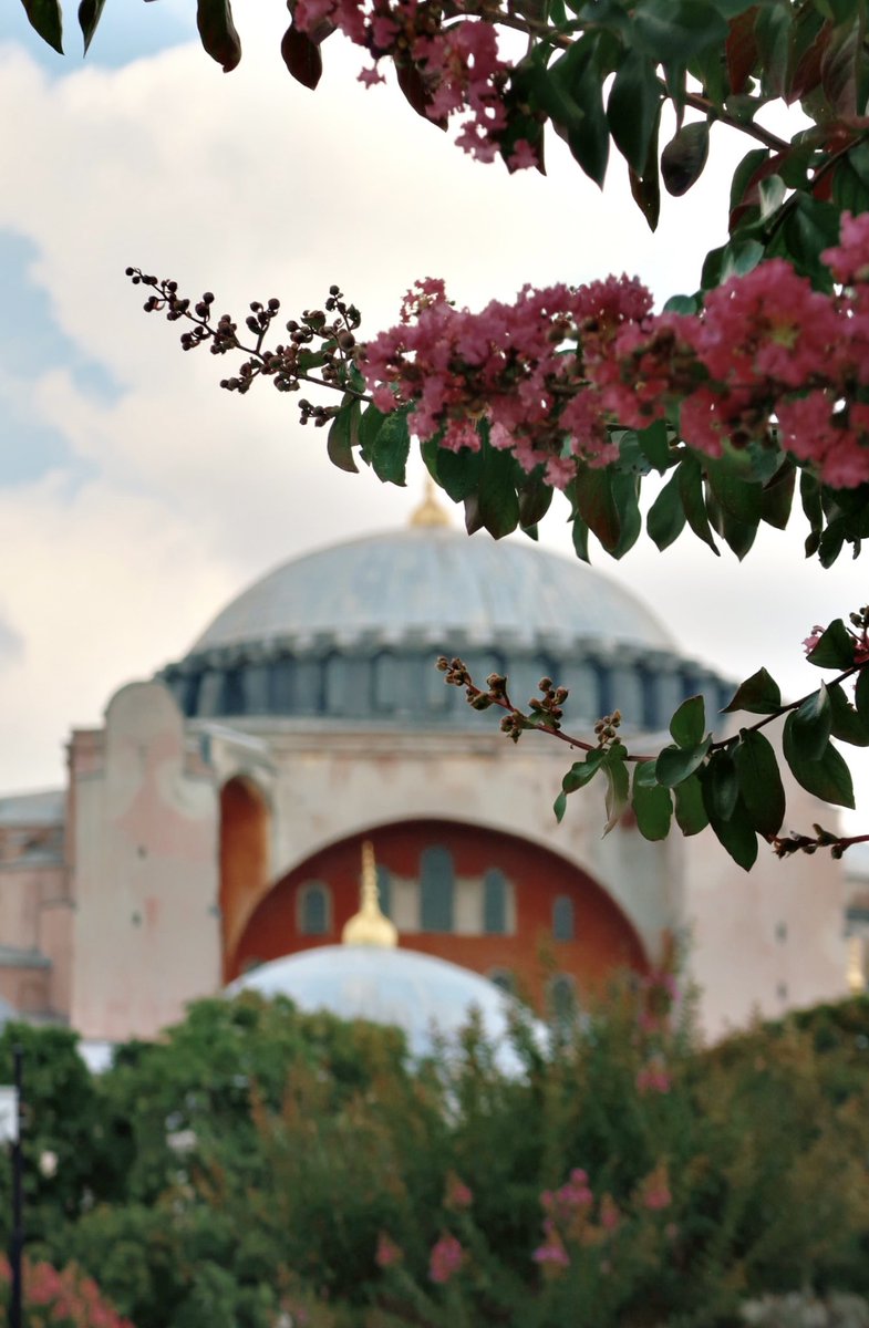"Şüphesiz güçlükle beraber bir kolaylık vardır.

Öyleyse, bir işi bitirince diğerine koyul.

Ancak Rabbine yönel ve yalvar."

İnşirah 6,7,8