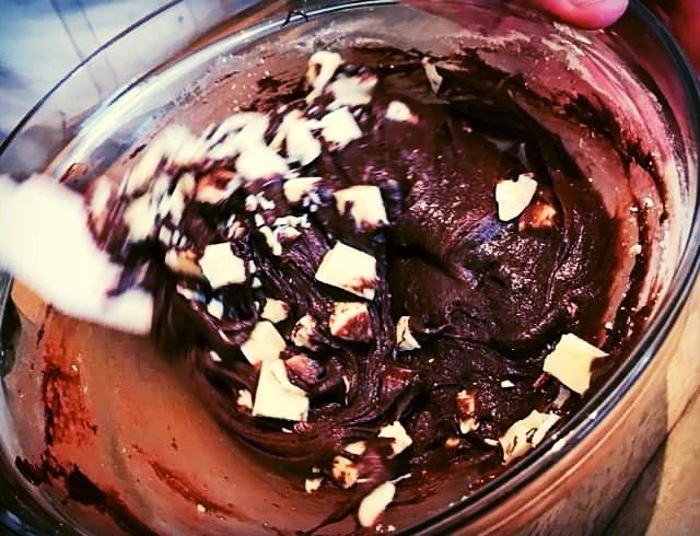 White Chocolate Chips into Dark Chocolate Chewy Gooey Cookies... 

Handmade Chocolate Cookies #cookiesofinstagram #cookies #chocolate #chocolategifts #nextdaydelivery