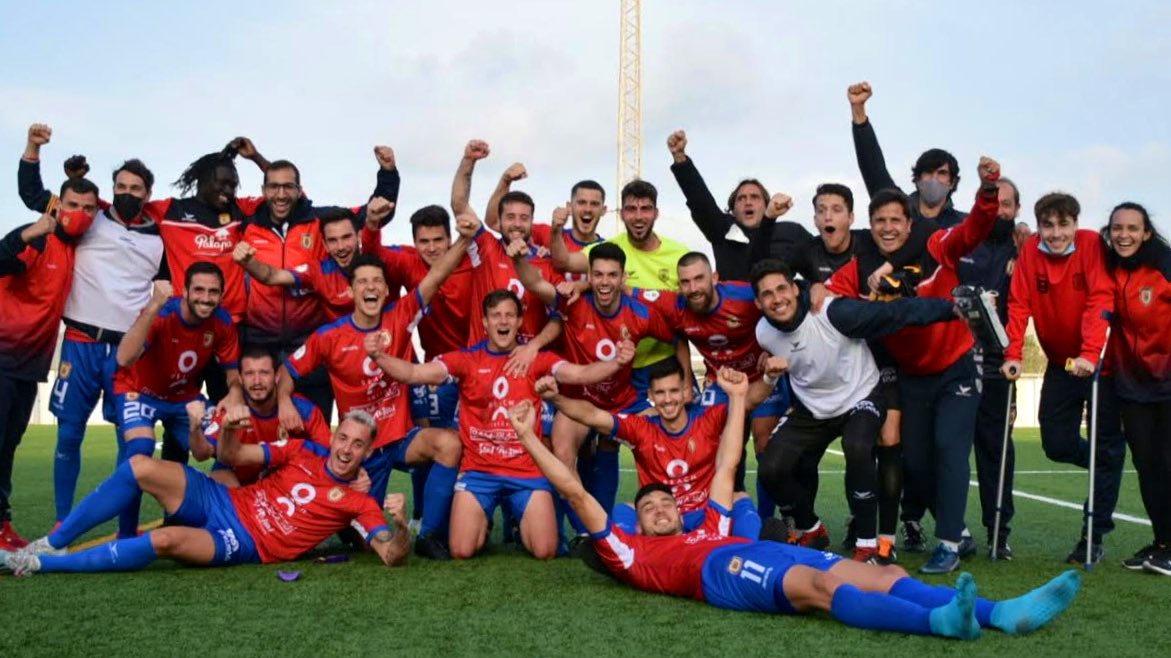 ¡VICTORIA, PERMANENCIA Y A LA FASE POR EL PLAY-OFF! 
#SomPortmany ❤️💙