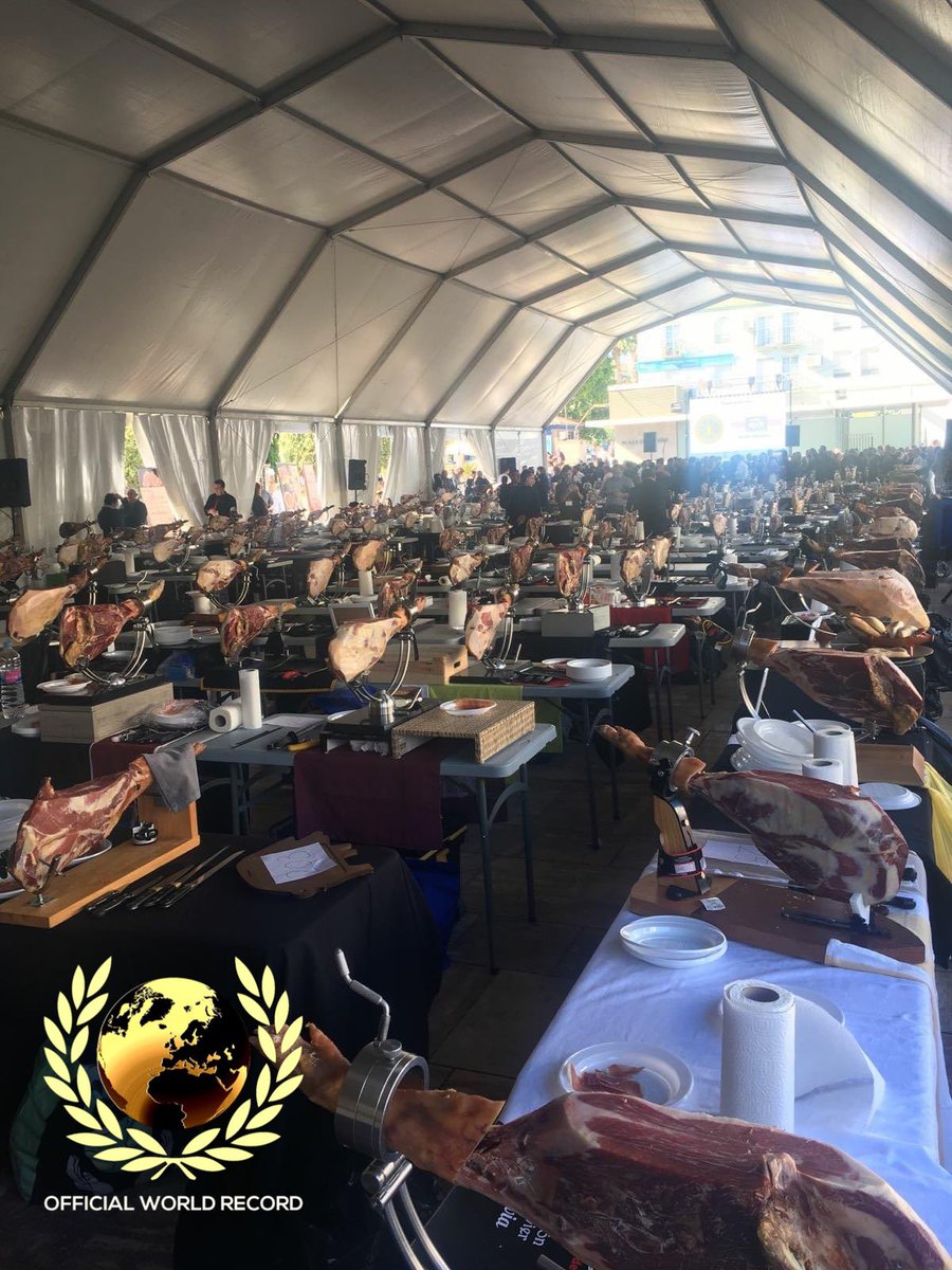 OWorldRecord's tweet photo. #mundial.
Queda incrito como” LA MAYOR CONCENTRACIÓN DE #CORTADORES DE #JAMON #PROFESIONALES” #officialworldrecord #worldrecord #worldrecords  #worldrecordholder #worldrecordattempt #worldrecordevent https://t.co/WxnFrbw97F