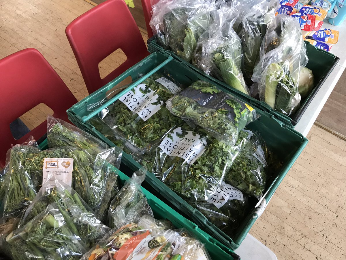 CommFoodHub's tweet image. So much fresh fruit and veg today! Ready to distribute to our service users 🌈