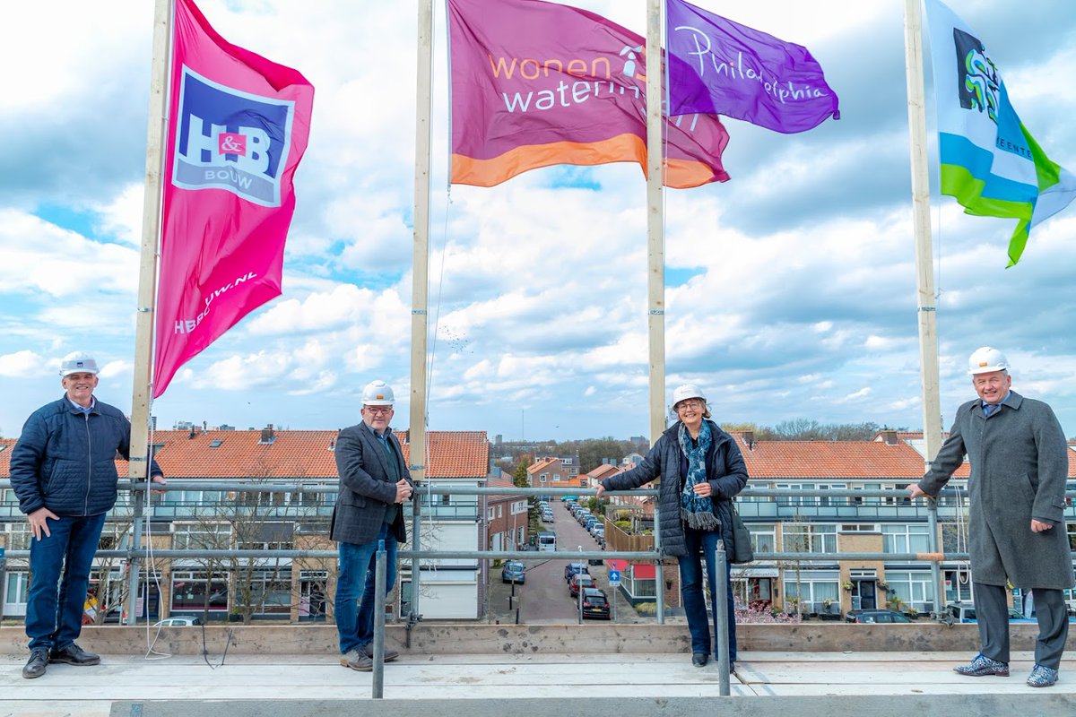 26 maart is viermaal de vlag in top gegaan omdat het hoogste punt bereikt is van nieuwbouwproject De Zonneberg te Wateringen. Het resultaat van een vruchtbare samenwerking van Wonen Wateringen, <a href="/philadelphiaNL/">Philadelphia Zorg</a> , H&amp;B Bouw en de <a href="/GemWestland/">Gemeente Westland</a>.  wonenwateringen.nl/nieuws/viermaa…