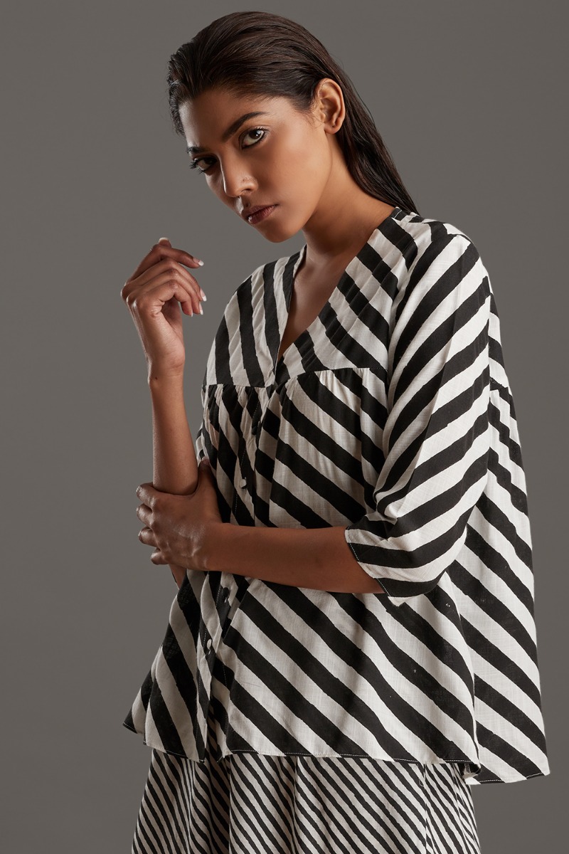 abrahamthakore's tweet photo. Hand Block Printed Stripe Kedia Top https://t.co/DnoLNnprgx https://t.co/kh356h7I4M