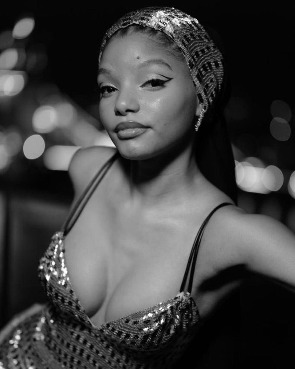 blkgirlculture's tweet photo. Happy 21st Birthday to @HalleBailey 💕 https://t.co/0ssocmMmxS