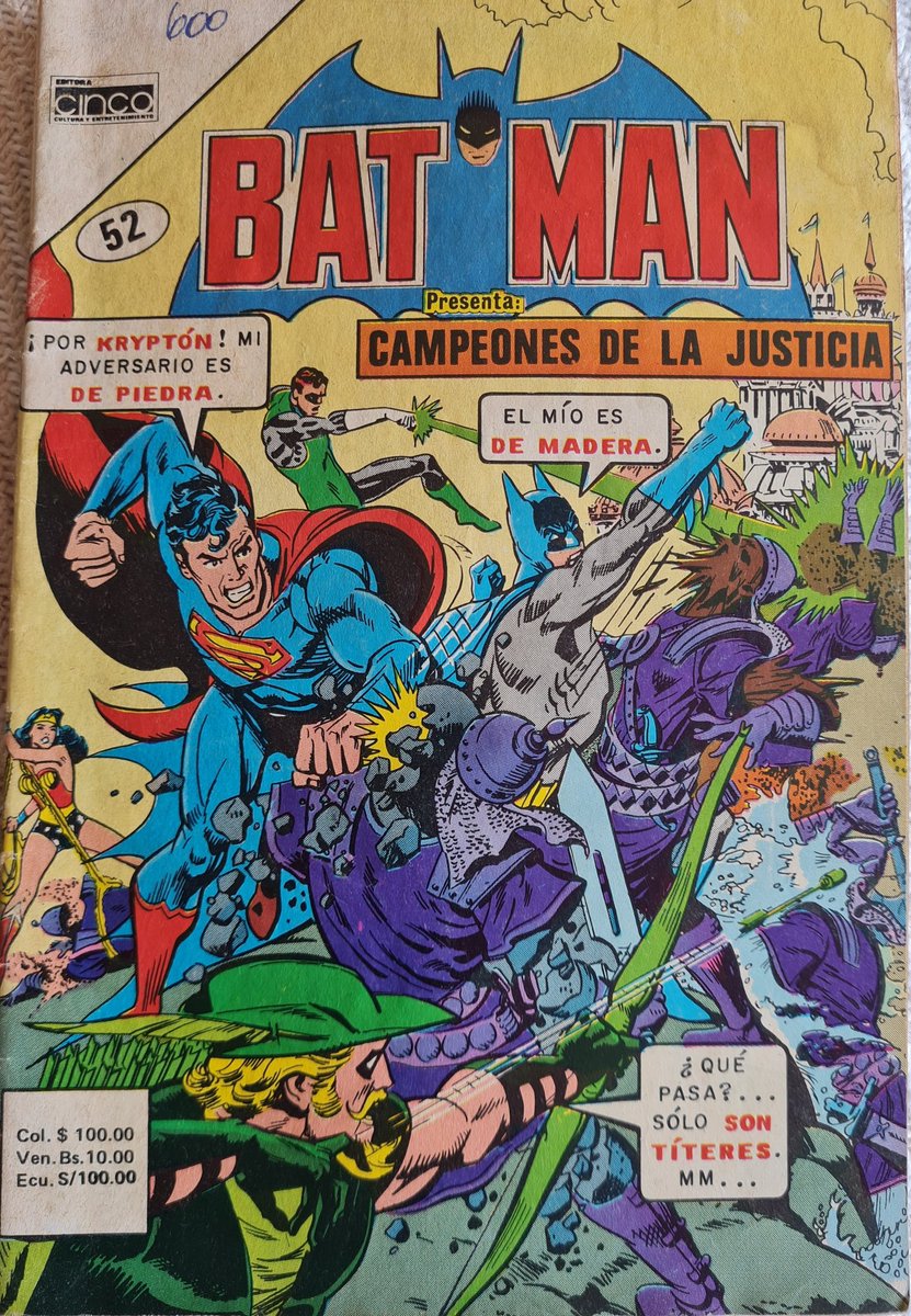 Ordenando encontré una caja llena de las revistas chicas de Cinco.  Material para releer. Muy feliz. #editorialcinco #RestoreTheSnyderVerse