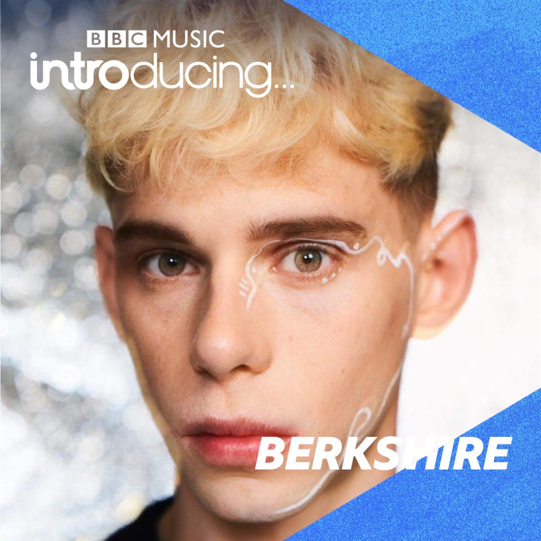 BBC Music Introducing in Berkshire (@bbcintroberks) on Twitter photo Up next <a href="/BridgitteTT/">Bridgitte Tetteh</a> will be joined by Melvin Benn to talk about <a href="/OfficialRandL/">Reading & Leeds Fest</a> (part one)
Plus music from @OllyChamberlain, <a href="/Gemma_Bradley_/">Gemma Bradley</a>'s Tip ENNY, Oleta Robinson, Raks and @alexmcd0well
Listen in here: bbc.co.uk/programmes/p09… Up next <a href="/BridgitteTT/">Bridgitte Tetteh</a> will be joined by Melvin Benn to talk about <a href="/OfficialRandL/">Reading & Leeds Fest</a> (part one)
Plus music from @OllyChamberlain, <a href="/Gemma_Bradley_/">Gemma Bradley</a>'s Tip ENNY, Oleta Robinson, Raks and @alexmcd0well
Listen in here: bbc.co.uk/programmes/p09…