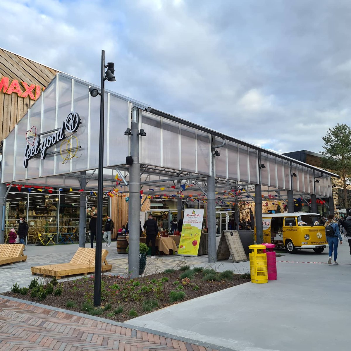 Petit tour au shopping promenade à #mundolsheim . Un joli nouveau centre commercial à ciel ouvert. On y retrouve toutes les grandes chaînes (decath, Ambiance et style, leroy merlin, levi's ...) il y aussi quelques indépendants comme la maison Lorho, Daniel Stoeffel.