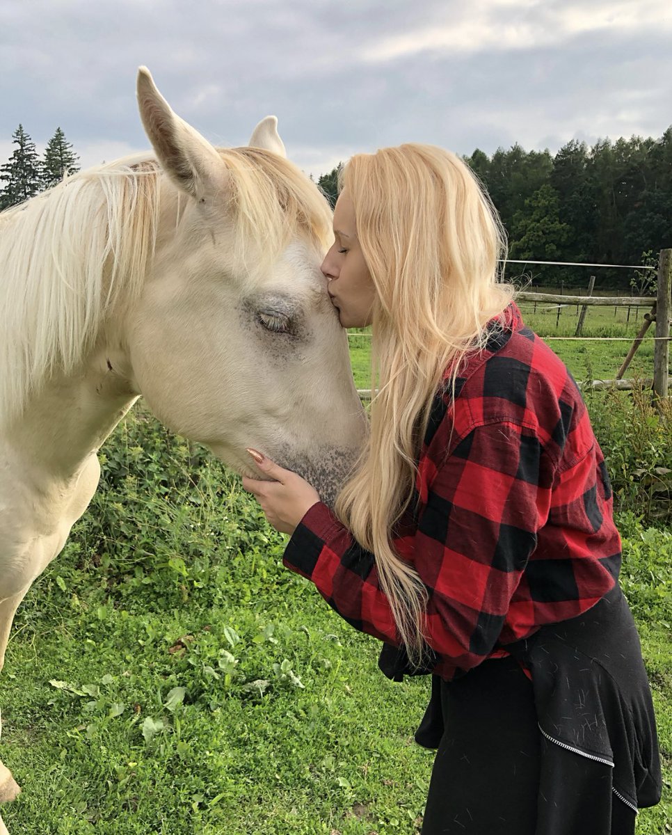 WickyTerry's tweet image. I use to love my horse