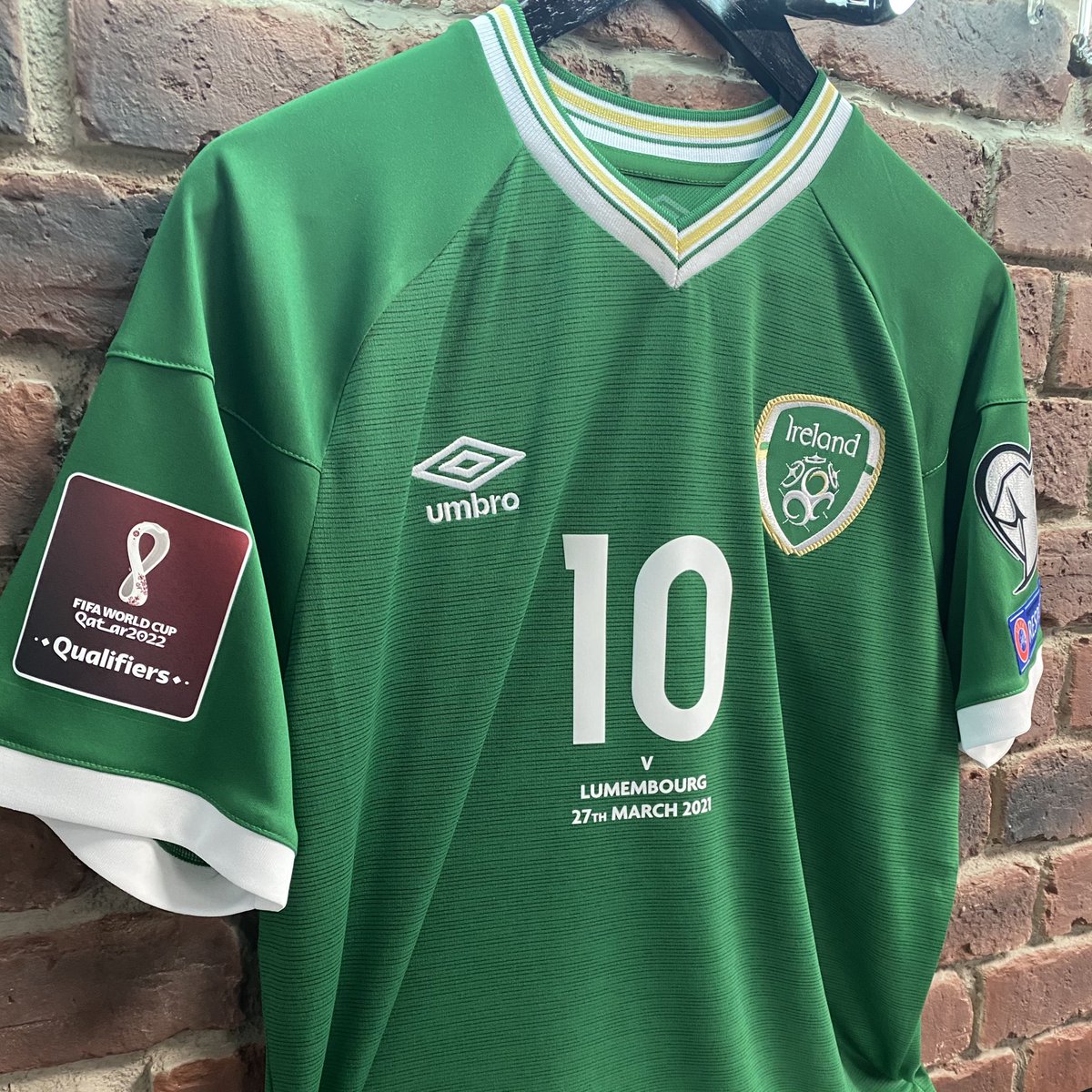 UmbroIreland's tweet photo. ☘️ WIN ☘️ WIN ☘️ WIN ☘️

Ignore the spelling faux pas (the pictured shirt is being auctioned for the @IrishCancerSoc current bid is €500) 

YOU can still WIN a players one ! 

For a chance to WIN ⬇️

 Simply-

-RT &amp; Comment using #UmbroIreland &amp; #WeAreOne
-Follow @UmbroIreland https://t.co/UPf51yD23A