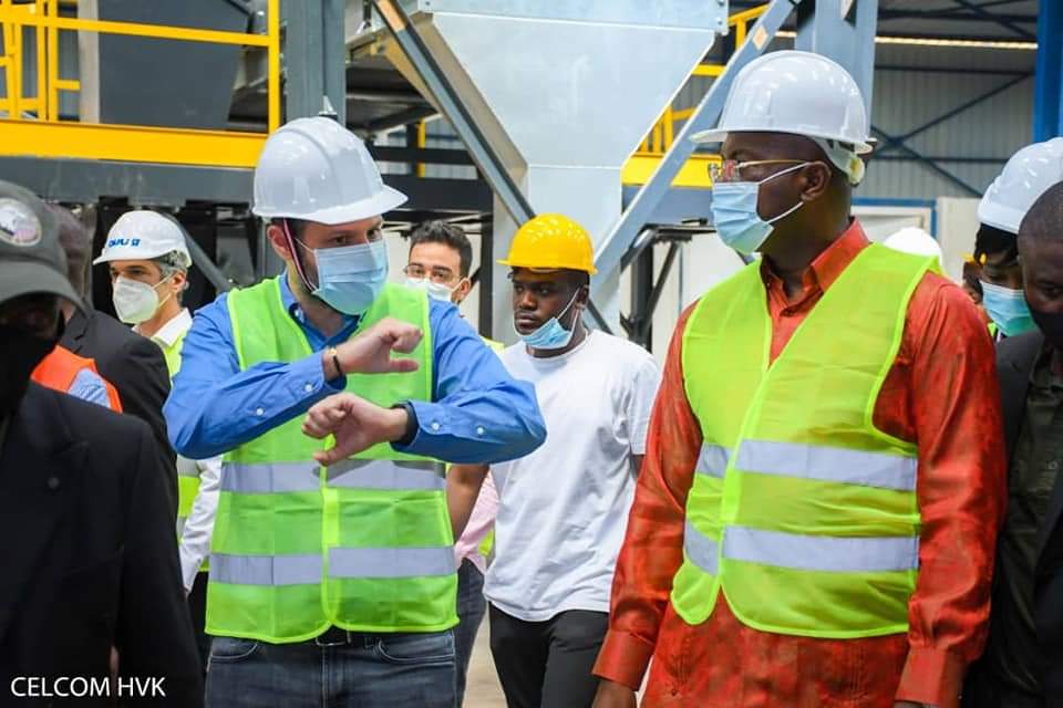 TMfundu's tweet photo. Le nouveau marché central de #Kinshasa sera construit par les ingénieurs français de la société #Sogema. Déjà à Kinshasa, ils se sont rendus ce samedi, avec @NgobilaM, sur le site (#Zando) où ils devront se déployer afin d'avoir une idée sur les travaux. @barickbuema https://t.co/4sc1deB1UG