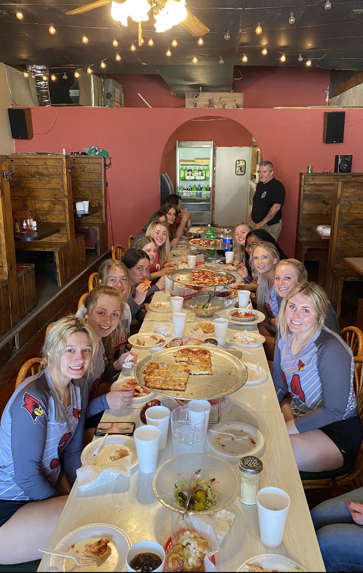 WestRedbird's tweet photo. The Redbirds lost a hard fought match to McLeansboro in 3 games then beat top ranked NCOE! Thanks to Mimmo’s Italian Restaurant in McLeansboro for feeding our team! https://t.co/9cmAfJyoam