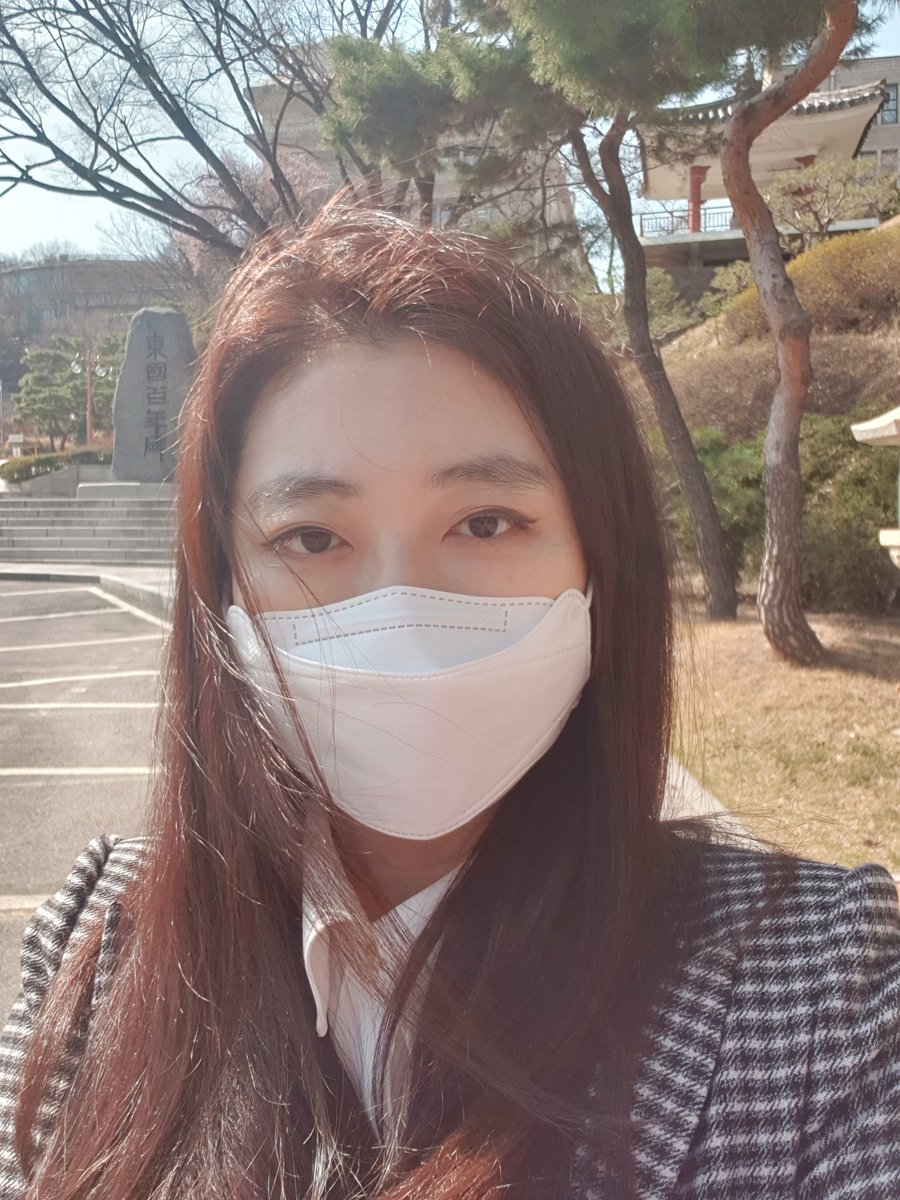 gonji_p's tweet photo. 5년전에 작업한 <숲 속 배달부 빙빙>이 길고 긴 제작기간을 거쳐 3월 29일부터 ebs 방영을 시작한다네요~ 가끔 이렇게 아주 옛��에 쓴 것들이 뒤늦게 나오기도 해서 반갑..(죽은 자식 살아난??)
짤방 사진은 며칠 전 날씨가 좋아 찍은 사진으로~ https://t.co/Ysvsbv6vZL