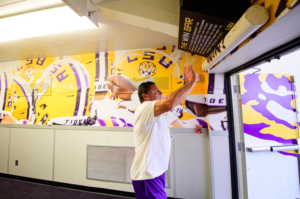 LSUfootball's tweet photo. Saturday in Death Valley https://t.co/HOwZp0FwXQ