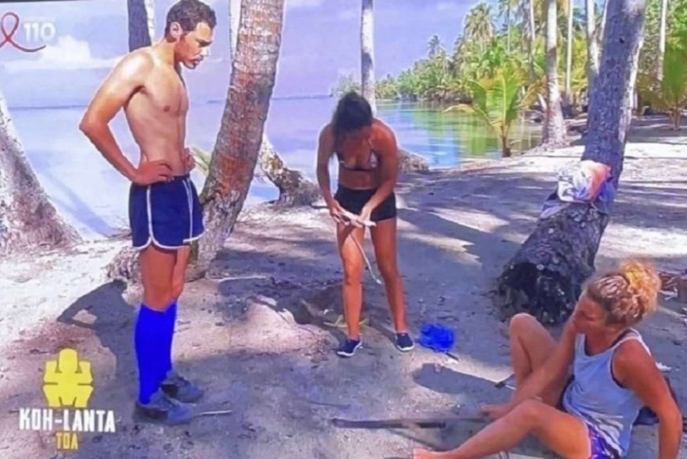 tuturol's tweet photo. Je savais pas que y avais un terrain de foot à koh-lanta https://t.co/ysYSsti0OQ