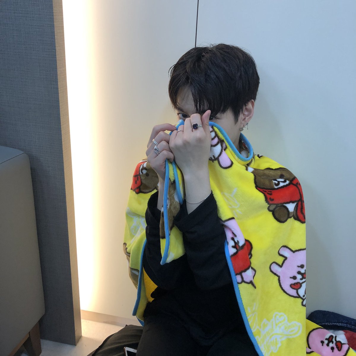 HCNFEED's tweet photo. why is he tiny WHY https://t.co/uDKOnCIcHu