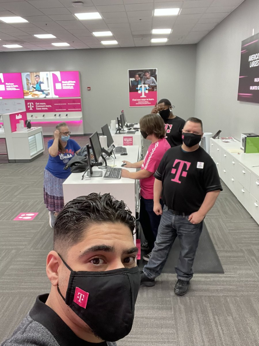 sergio97877245's tweet photo. Teaching new hires how to work the sprint systems!! #knowledgeispower #tccfamily @BrettKennedyTCC @dannysoro @Wireless4TCC @prtopazTCC @asadirfan @jaymaliktcc @LMCrockett https://t.co/sQgnx5ooMs