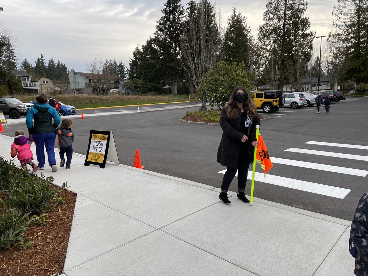 BettyCobbs3's tweet photo. Enjoying teaching, learning and keeping kids safe at Woodside School. https://t.co/gOhnORNCLT