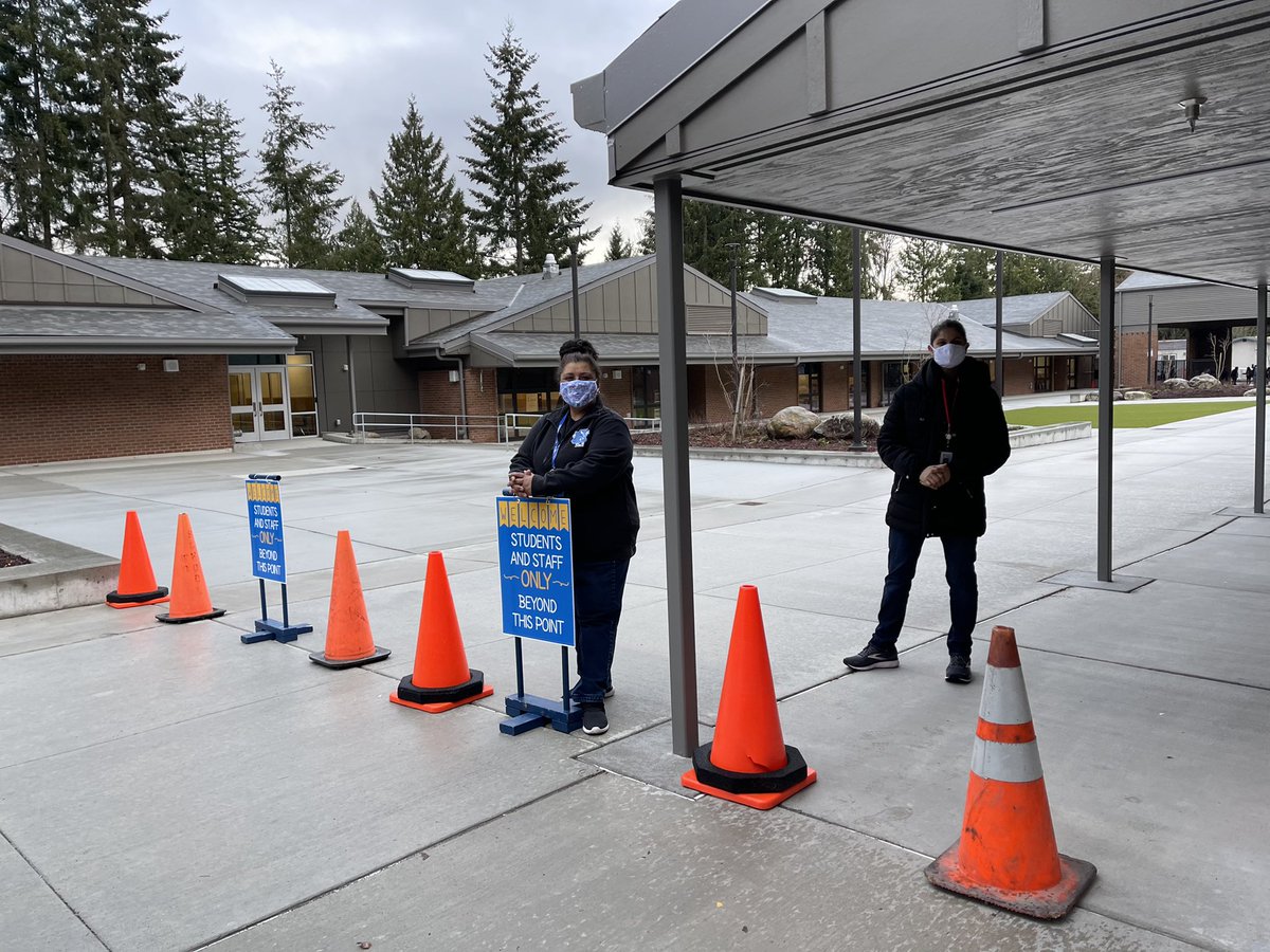 BettyCobbs3's tweet photo. Enjoying teaching, learning and keeping kids safe at Woodside School. https://t.co/gOhnORNCLT