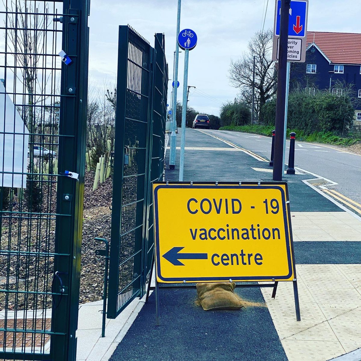 BSSBMHScouts's tweet image. Proud that Scout volunteers from across the District and @HertsScouts are volunteering at our local #vaccinationcentre and are helping to rebuild our normal way of life #ScoutsHelpOthers #AMillionHands