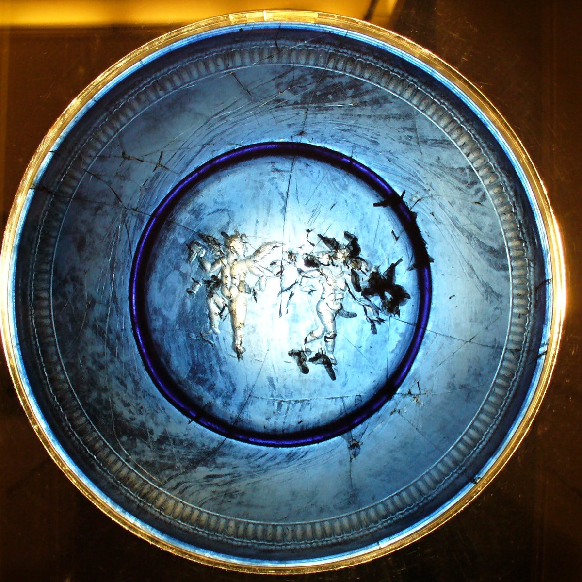 zendainrome's tweet photo. One of the finest archaeological finds in Italy is a dish. The cobalt Blue Dish of Albenga.
🍽️🍜🍛
It was found in a necropolis of Albenga, a Ligurian town, and is dated to I-II AD.
#philippedaverio
#romanglass
#bluedish
#albenga https://t.co/ifkfcM92TM