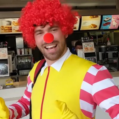 RaptorGamer_2's tweet photo. Feliz cumpleaños @MikecrackYT  de regalo unas hamburguesas xdddd :v https://t.co/l6JxuFXpQn