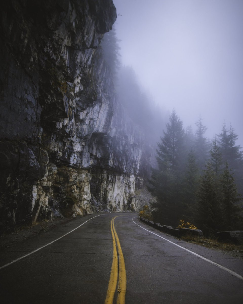 johncwingfield's tweet photo. fall in the cascades https://t.co/a9BfwwJiEA