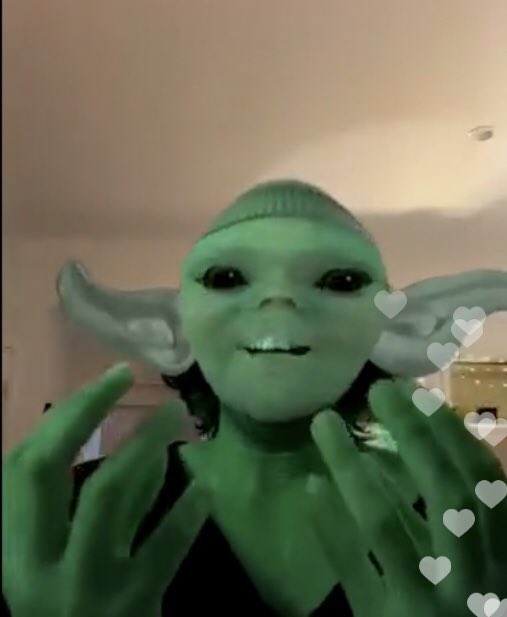 LukasPenguin15's tweet image. looks familiar huh. Ashton being Michael's alien #1YearOfCALM #StreamCALM