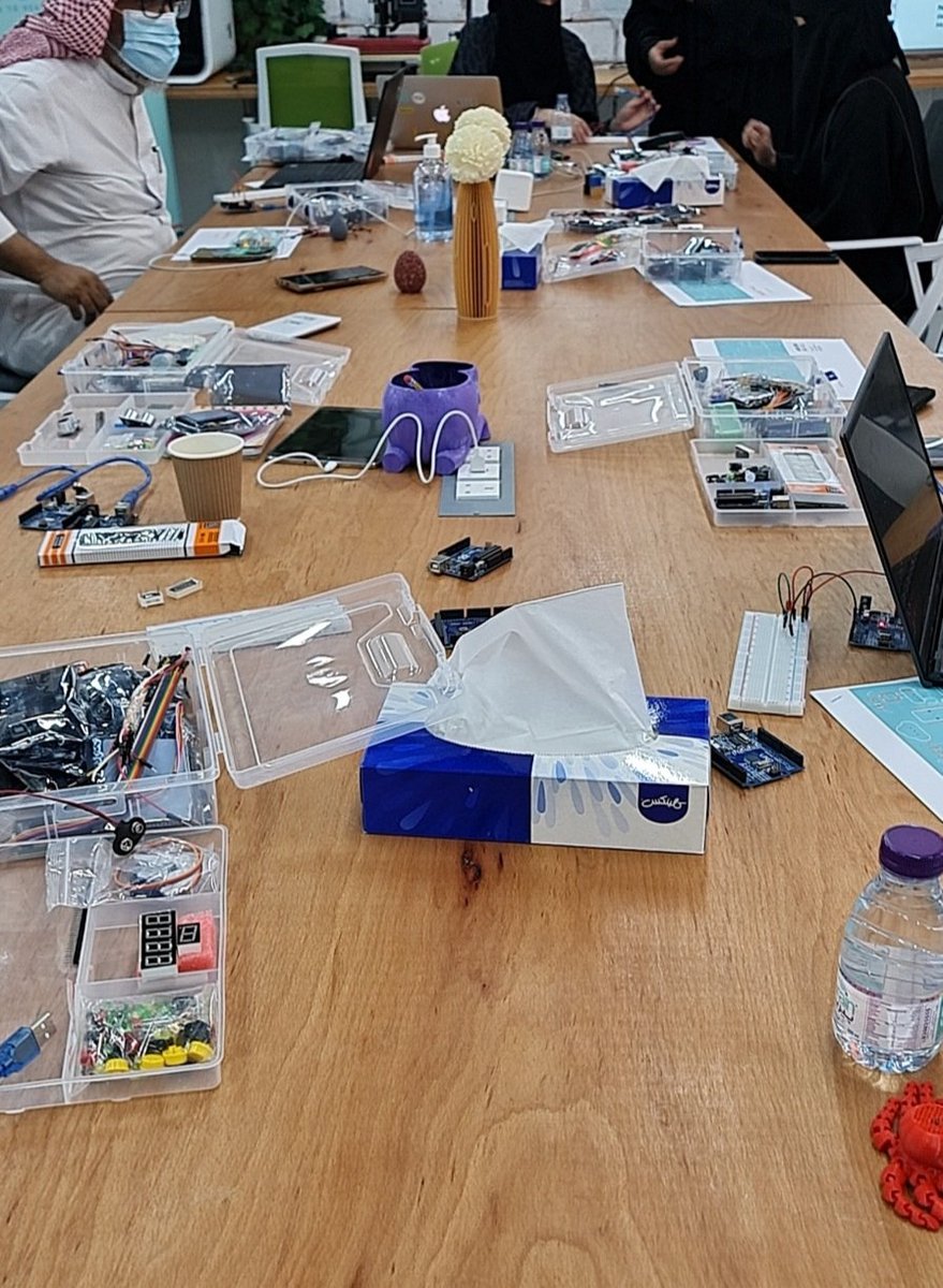 Eng_BinNasser0's tweet image. شكراً ITOR والمشاركين في تنظيم فعالية اليوم العالمي للاردوينو 👏👏🤖..

#ArduinoDay2021 
#اليوم_العالمي_للأردوينو