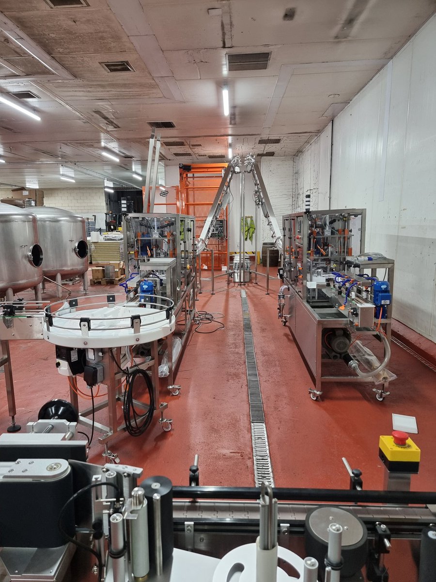 2 CL5'S going in tandem 4400 cans per hour. Ultimate redundancy and amazing flexibility.