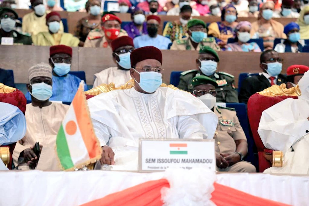 Ce jour-là, dans moins d’une semaine, j’entamerai une nouvelle vie, une vie différente, mais une vie qui sera caractérisée par la permanence de mes convictions c’est-à-dire des valeurs auxquelles j’ai toujours cru. 3/4