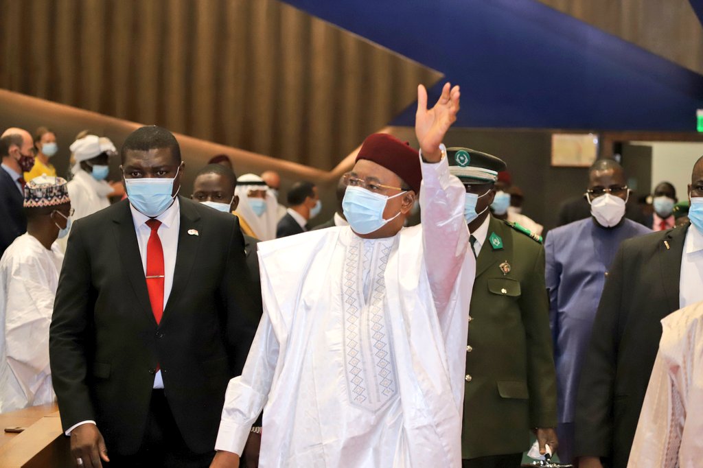 Ces valeurs, je peux m’en servir autrement que je ne l’ai fait jusqu’ici. J’ai décidé de m’en servir pour animer une fondation, la Fondation Issoufou Mahamadou (FIM). 4/4