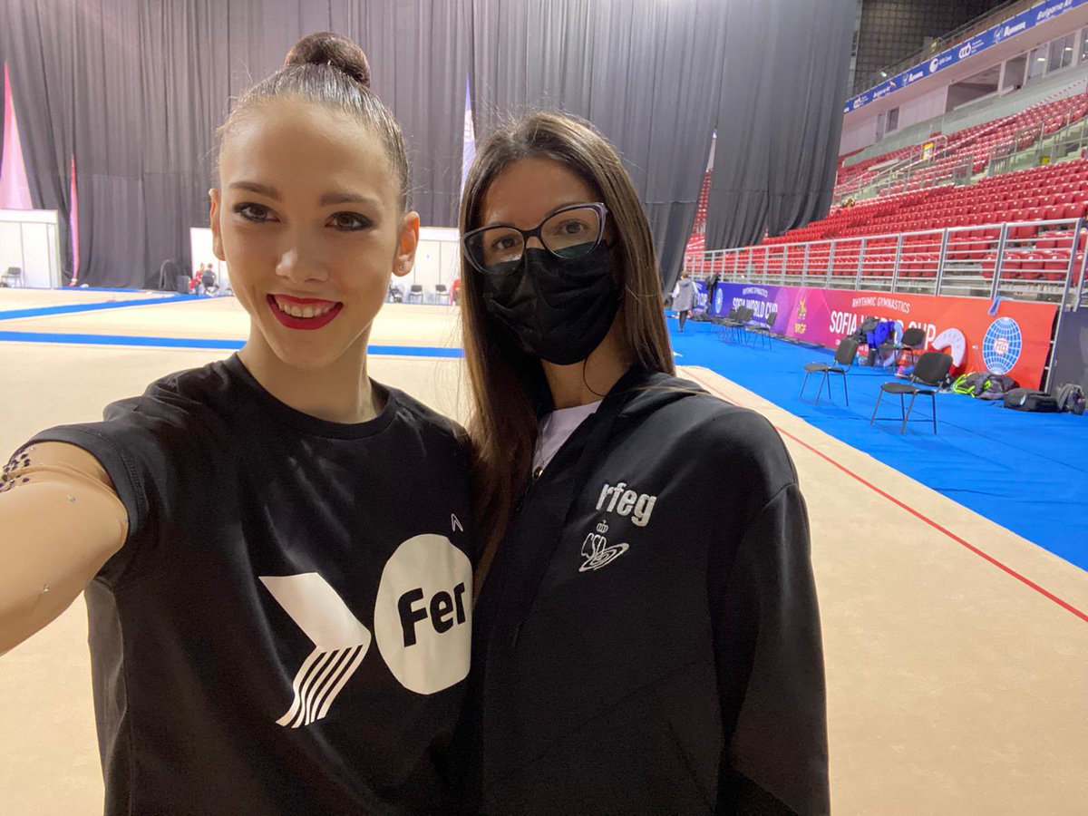 ProyectoFER's tweet photo. #Rítmica Terminada la rotación completa de la Copa del Mundo de Sofía (la primera de las cuatro valederas para Tokio). @polinabere1 ocupa la 6ªplaza en la carrera olímpica. Recordemos que estas Copas del Mundo reparten tres plazas. Esto es una carrera de fondo. ¡Vamos, Polina! https://t.co/GlmSt8v7f6