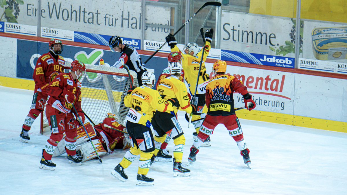 scbern_news's tweet photo. Nach 20 Minuten führen wir in Langnau dank zwei Treffern von Tristan Scherwey (und einem sehr unglücklichen Gegentreffer) mit 2:1. #SCBern #SCLSCB https://t.co/6z3NHxIYVf