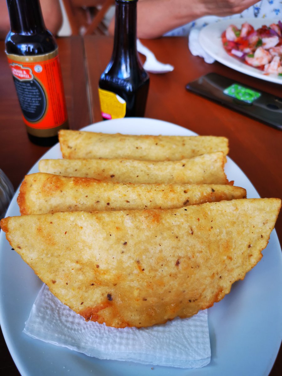 VivoEnCancun's tweet photo. Empanadas de queso de bola, ¿¿ gustan ?? https://t.co/NMXJoYUNeu