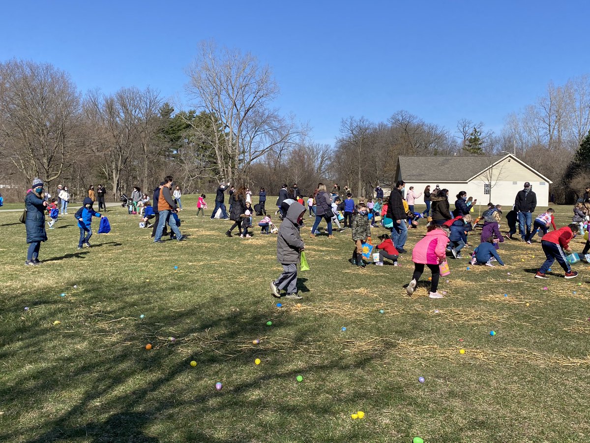 RochesterKey's tweet image. We had such a fun morning helping out at the @RARARecreation Easter Egg Hunt with the @RAJaycees! It feels so good to safely get back out into the community! 300 children, 3 egg hunts, and thousands of eggs later...we’d say it was a success!🐰🐣🥳
