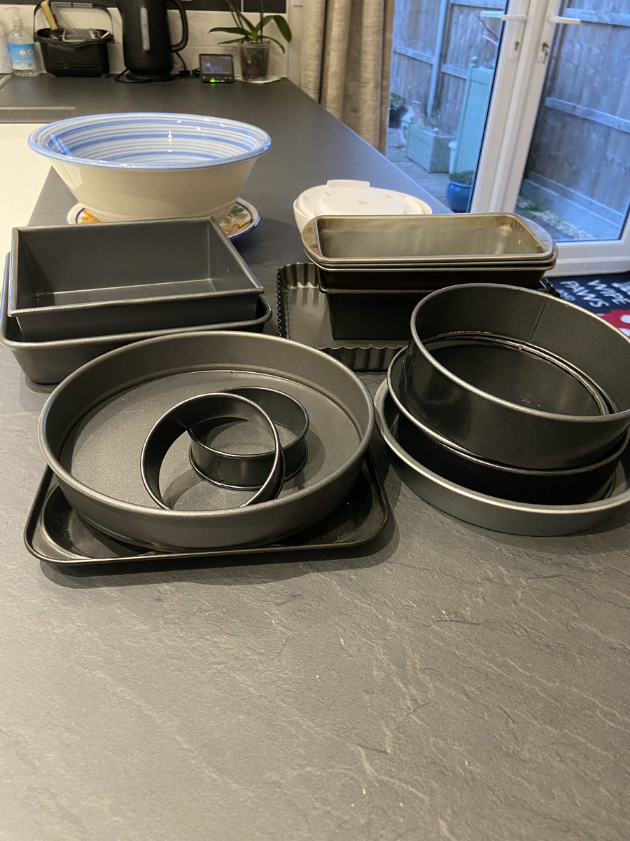 cmajorchange's tweet photo. A bit of a sort in the kitchen today, found quite a few items to donate. A bit more work to be done as I also changed an extra cupboard.
#APDOUK #40days40items #SpringClearingWeek #MakingClutterCount #professionalorganiser #declutter #Kitchen #kitchendesign https://t.co/nDBhJ0BfPF