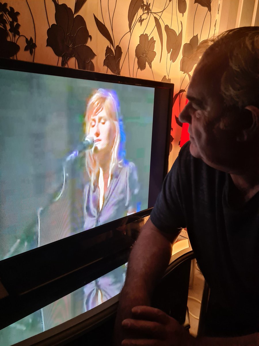 blue83's tweet photo. @eddireader Aww, you've made his day!!  This is our family anthem.  Never a family night without you and Rabbie xxx https://t.co/lxOzbvjlt6