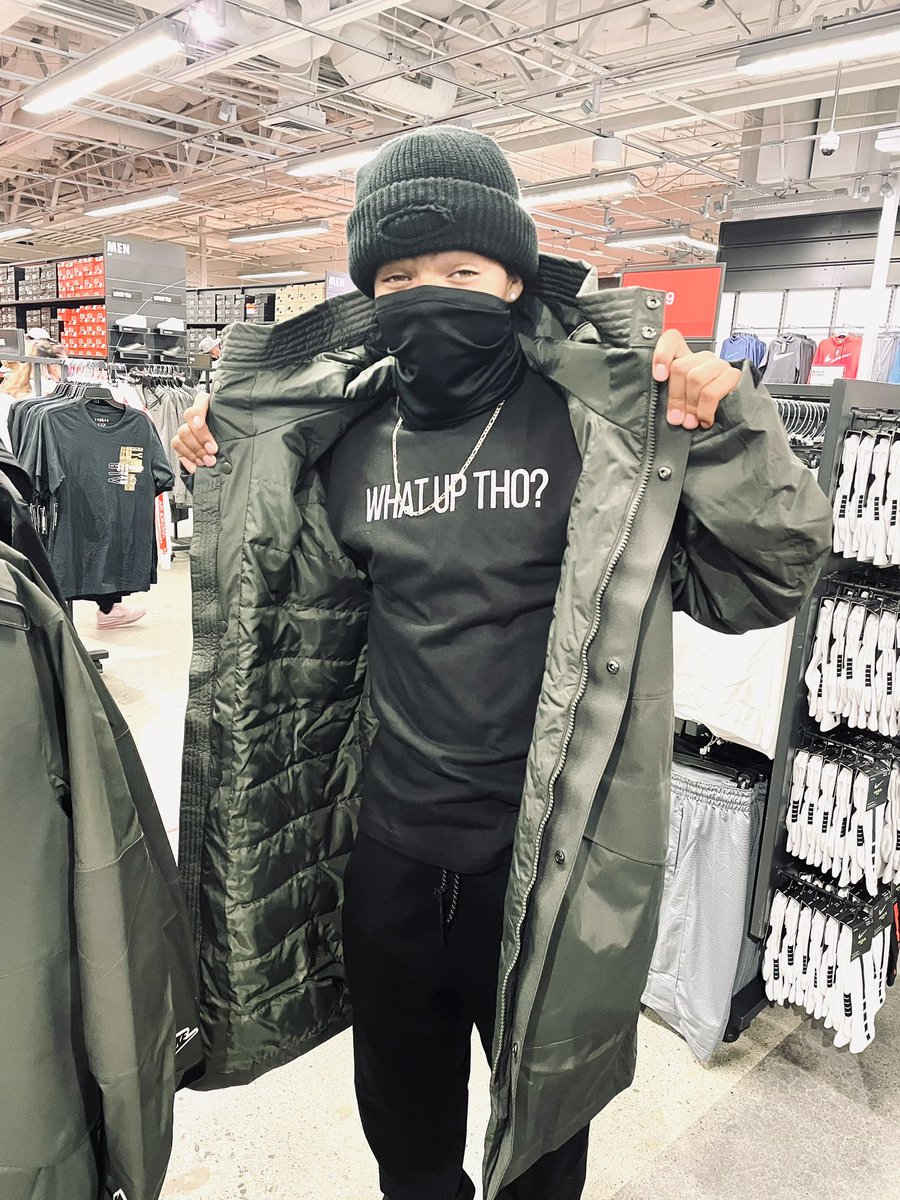 DJDAAONE's tweet photo. Spotted yung Mari causally at the @Nike store rocking a @RSDJKayPlaya custom Tee #whatuptho https://t.co/7ns9MaYxAd