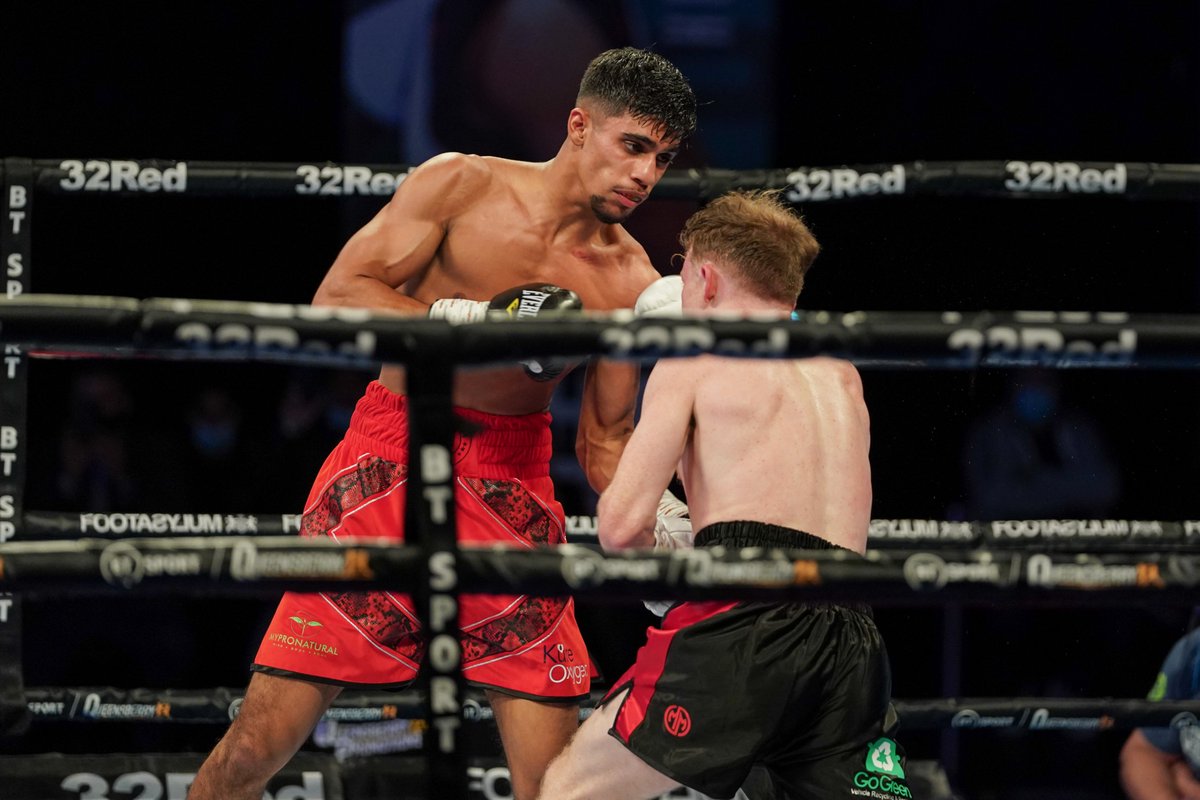 FrankWarren's tweet photo. Earlier tonight, @BoxingUmar made a winning start to his pro career with a 39-36 points win 📸 #HutchinsonClarke https://t.co/AcL6FsG76e