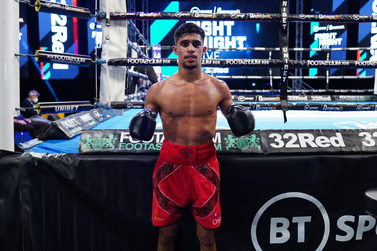 FrankWarren's tweet photo. Earlier tonight, @BoxingUmar made a winning start to his pro career with a 39-36 points win 📸 #HutchinsonClarke https://t.co/AcL6FsG76e