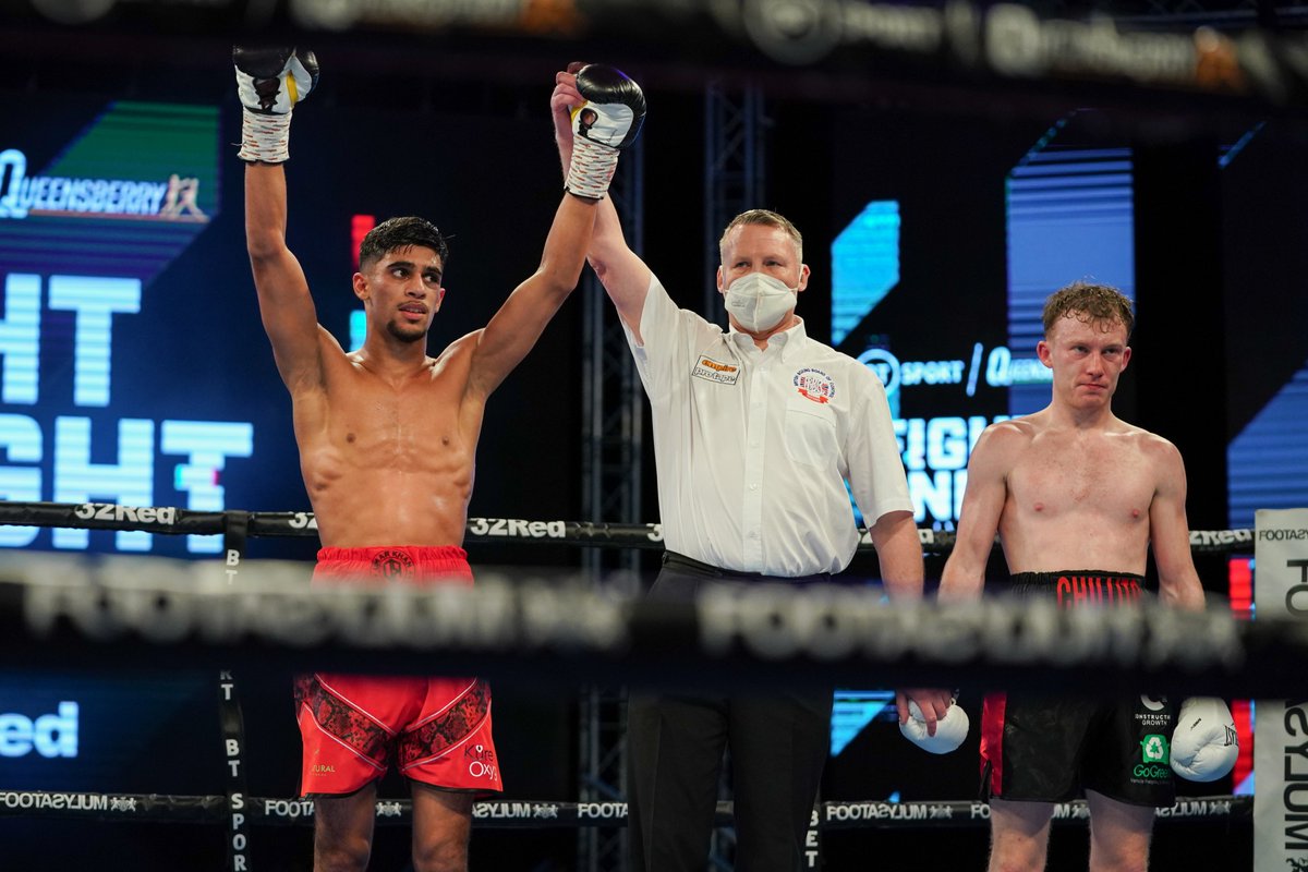 FrankWarren's tweet photo. Earlier tonight, @BoxingUmar made a winning start to his pro career with a 39-36 points win 📸 #HutchinsonClarke https://t.co/AcL6FsG76e