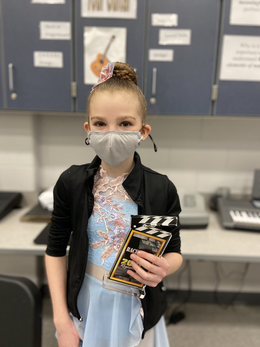my3peasinapod2's tweet photo. So proud of my oldest daughter, Peyton, the youngest soloist at her studio...and youngest soloist performing today. Her poise, grace & elegance brought me to tears. She is simply beautiful inside & out, & I am so proud to be her mom. #highgold https://t.co/1dVrEWGYYK