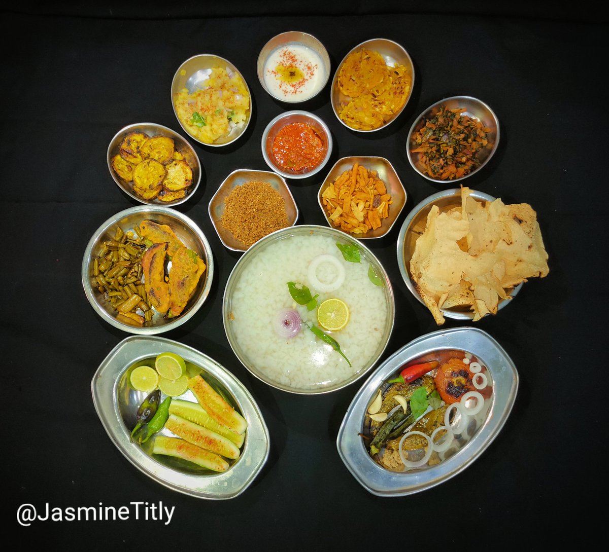 JasmineTitly's tweet image. The colour sweet platter &amp;amp; meal platter by me ☺️Holi chef @JasmineTitly 😍
#RamdevContest #RamdevMasala #IndianSpices #PremiumSpices #BlendedSpices
@Ramdev_Food 
Join
@MamataSatapath1 
@0SATYAJIT0 
@RiteshK24414490 
@Manoran93646786 
@cuty_mamalin 
@PriyaSh02319217 
@SaiShruti8