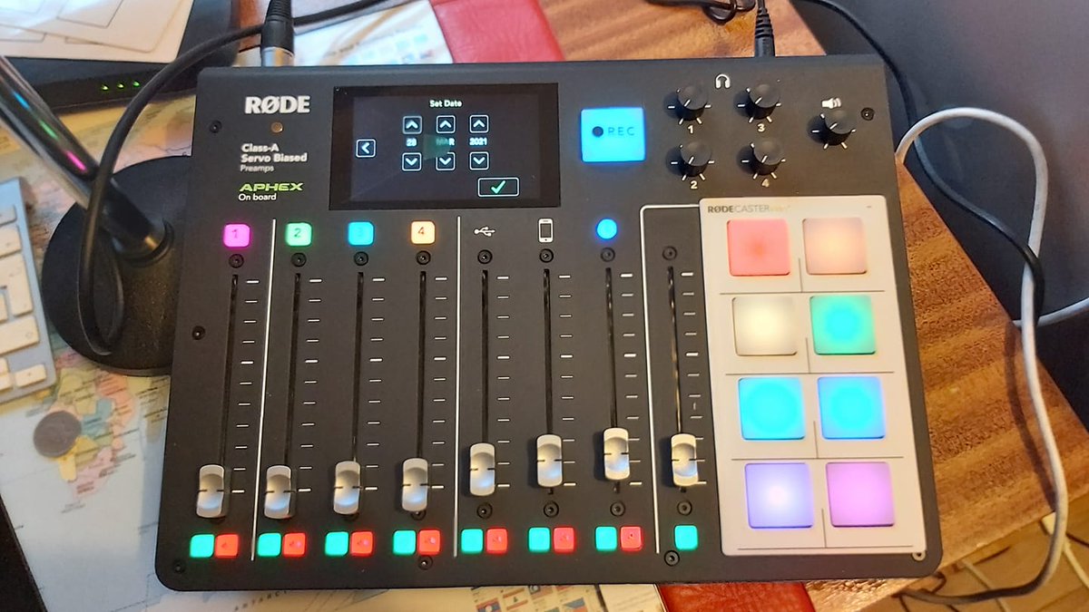 DonaghMcKeown's tweet photo. New #rodecaster for @Irishvoicespodc which begins again in less than 2 weeks #irishdiaspora #irishculture #Diaspora @RaymondSEXTON @ireland @DiscoverIreland https://t.co/ObEEWpwvpP