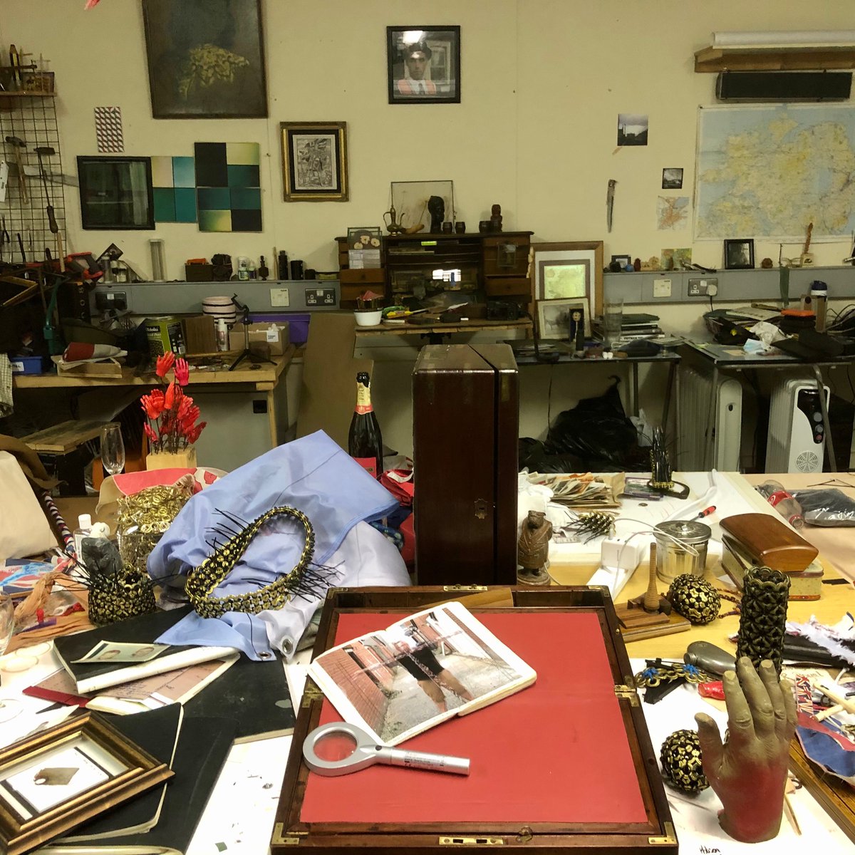 JohnJBaucher's tweet photo. Thatโs a wrap for now #100flags is that it ffs? #anticlimax pfft watch these hashtags #100redhands Coming Soon #vintagelamppostsofbelfast #goldeneyelets thank you to everyone who took part The ambivalent hand of Ulster salutes you https://t.co/pot2JGsx2I