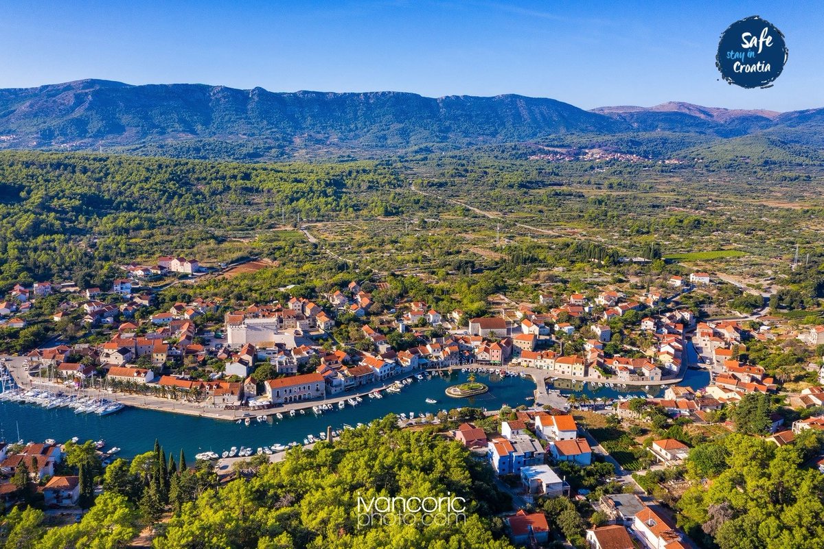VisitVrboska's tweet photo. Greetings from Vrboska @visitvrboska @DreamInDalmatia @crodestinations @FindCroatia @HrvatskaNaDlanu https://t.co/eWVvMtdLBo