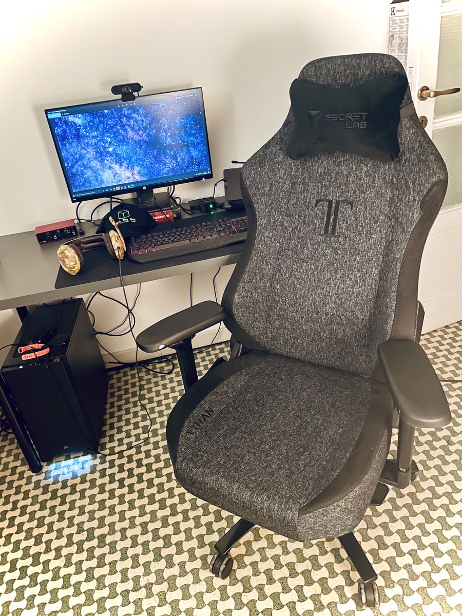 My new chair is awesome! Thank you <a href="/secretlabchairs/">Secretlab</a> #secretlab
